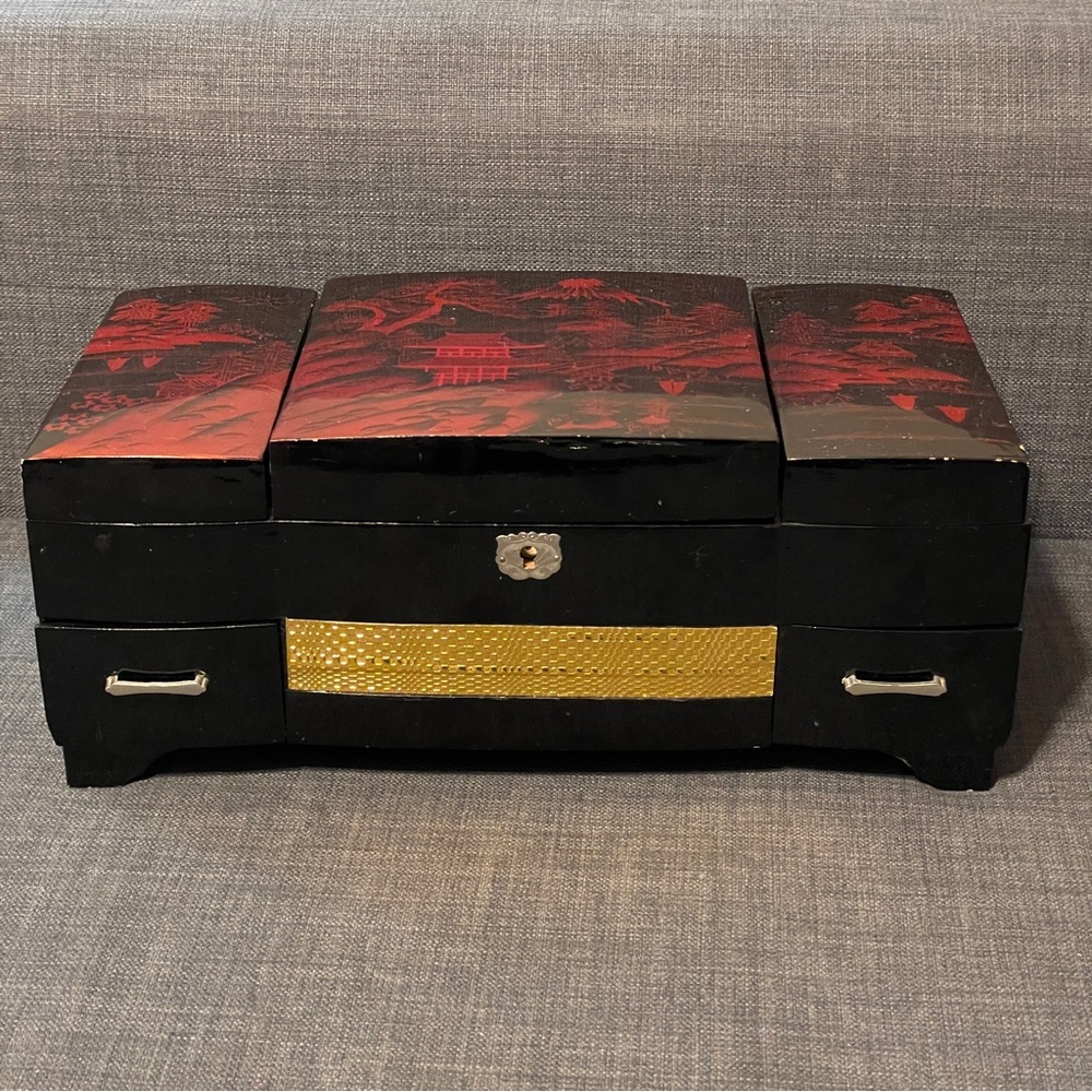 Vintage Japanese Vanity Lacquer Jewelry Box